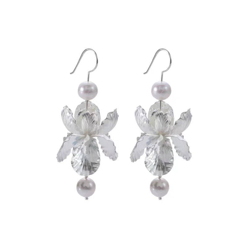 Iris Pearl Ear Hook