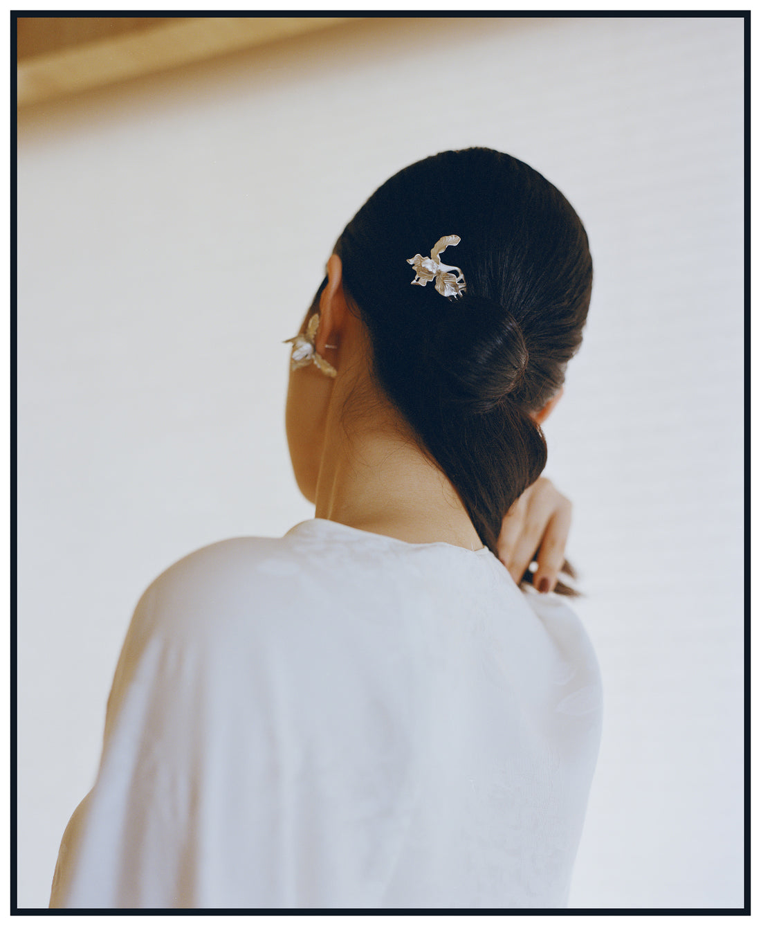 Iris Hair Bun Ornament