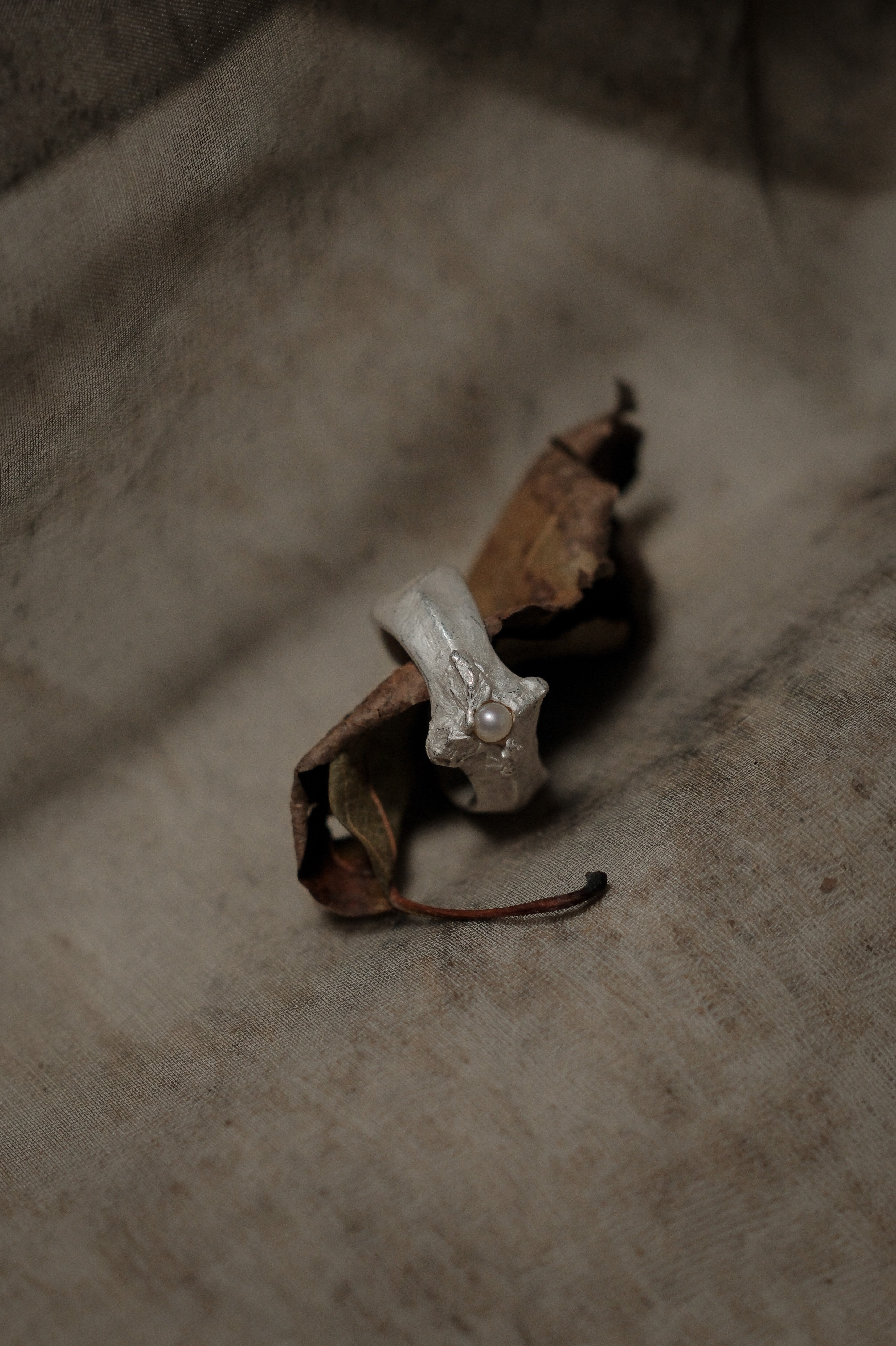 Still Leaf Pearl Ring