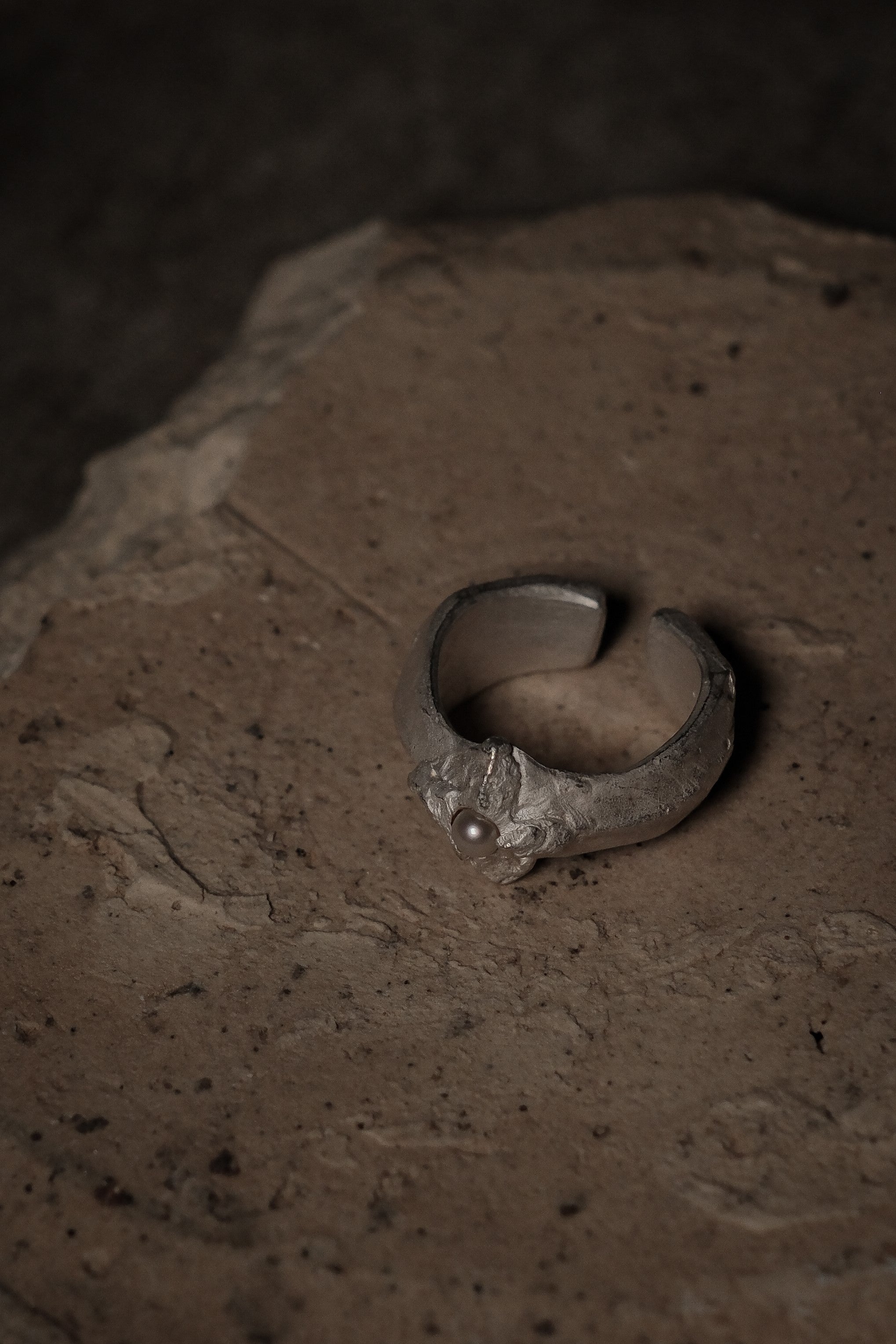 Still Leaf Pearl Ring
