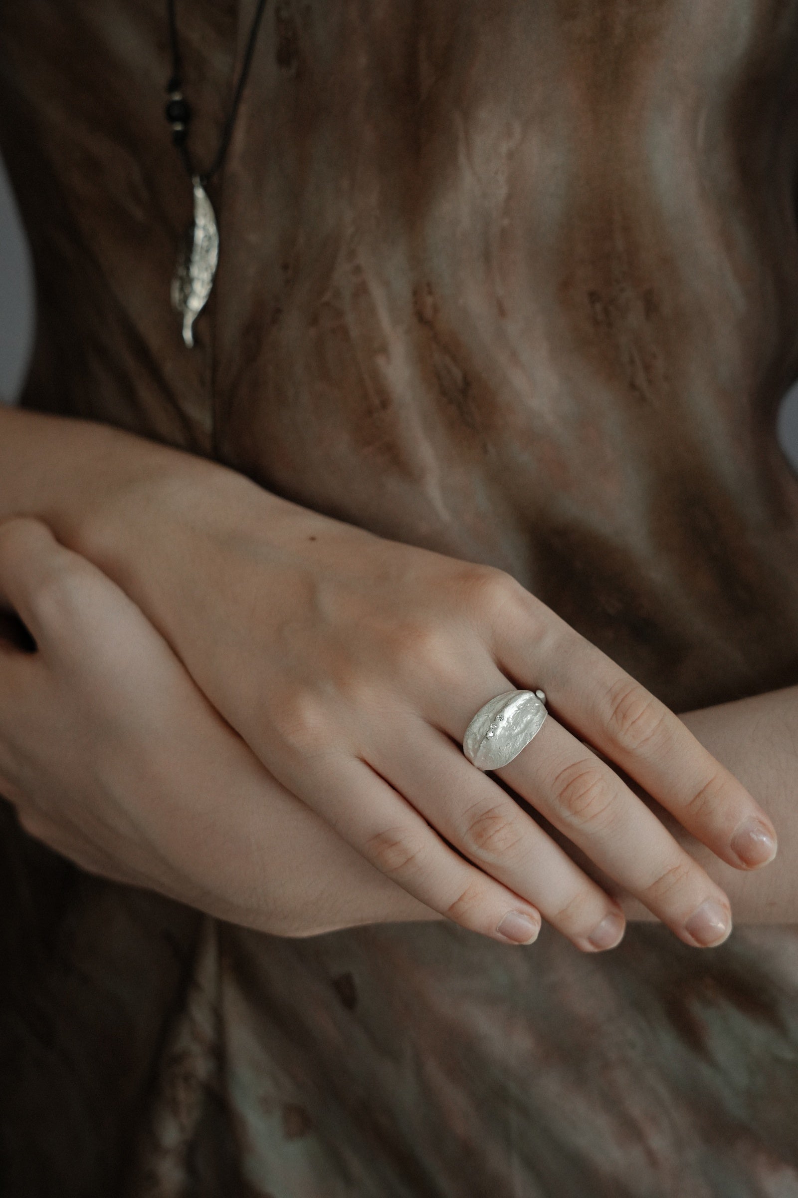 Broadleaf Whisper Ring