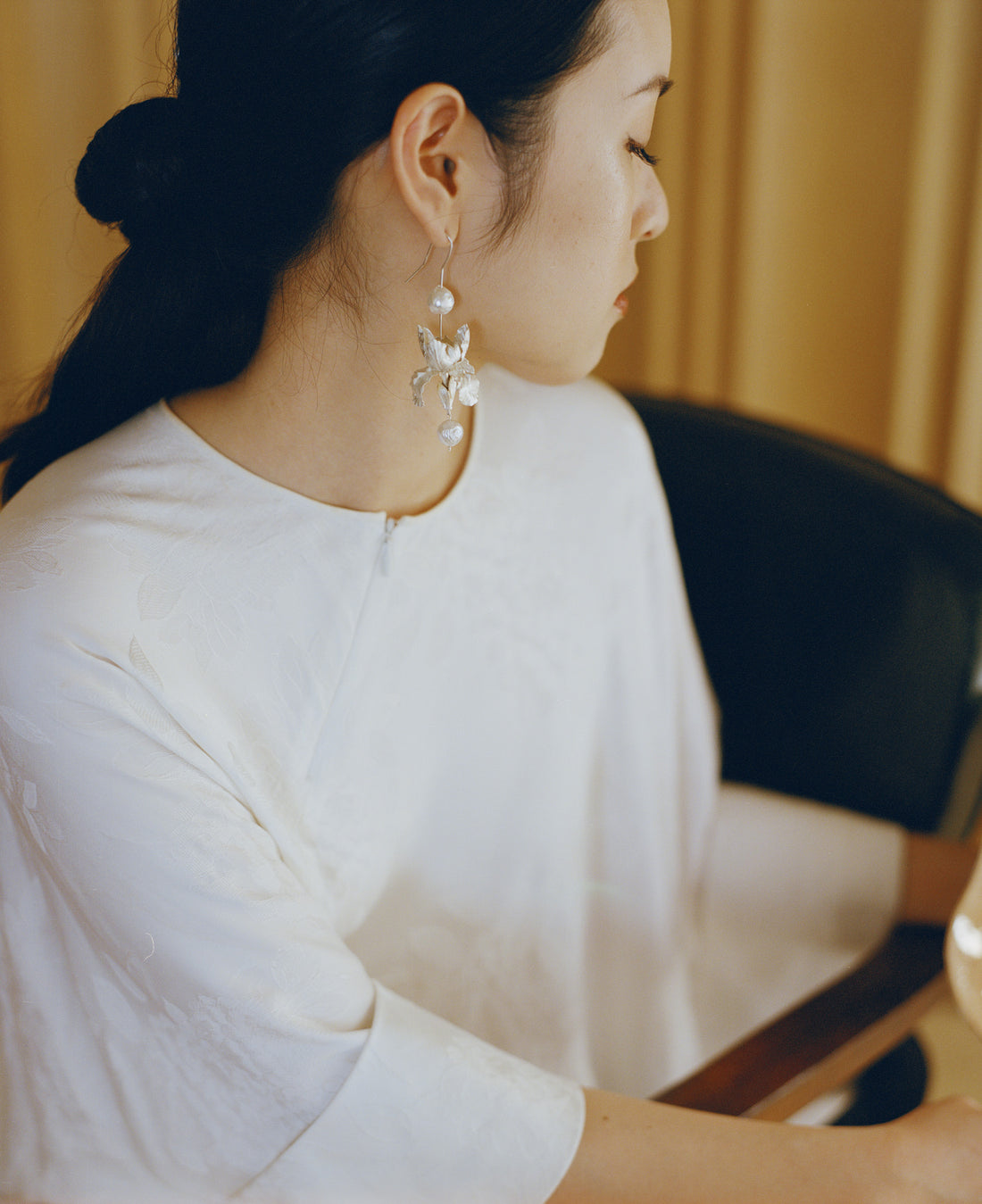 Iris Pearl Ear Hook