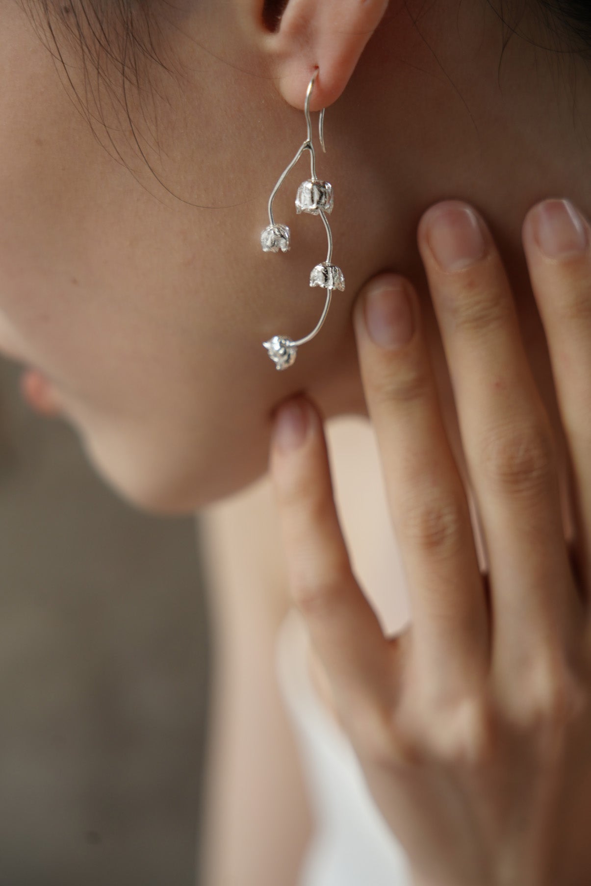 Simple Lilyveil Ear Hook