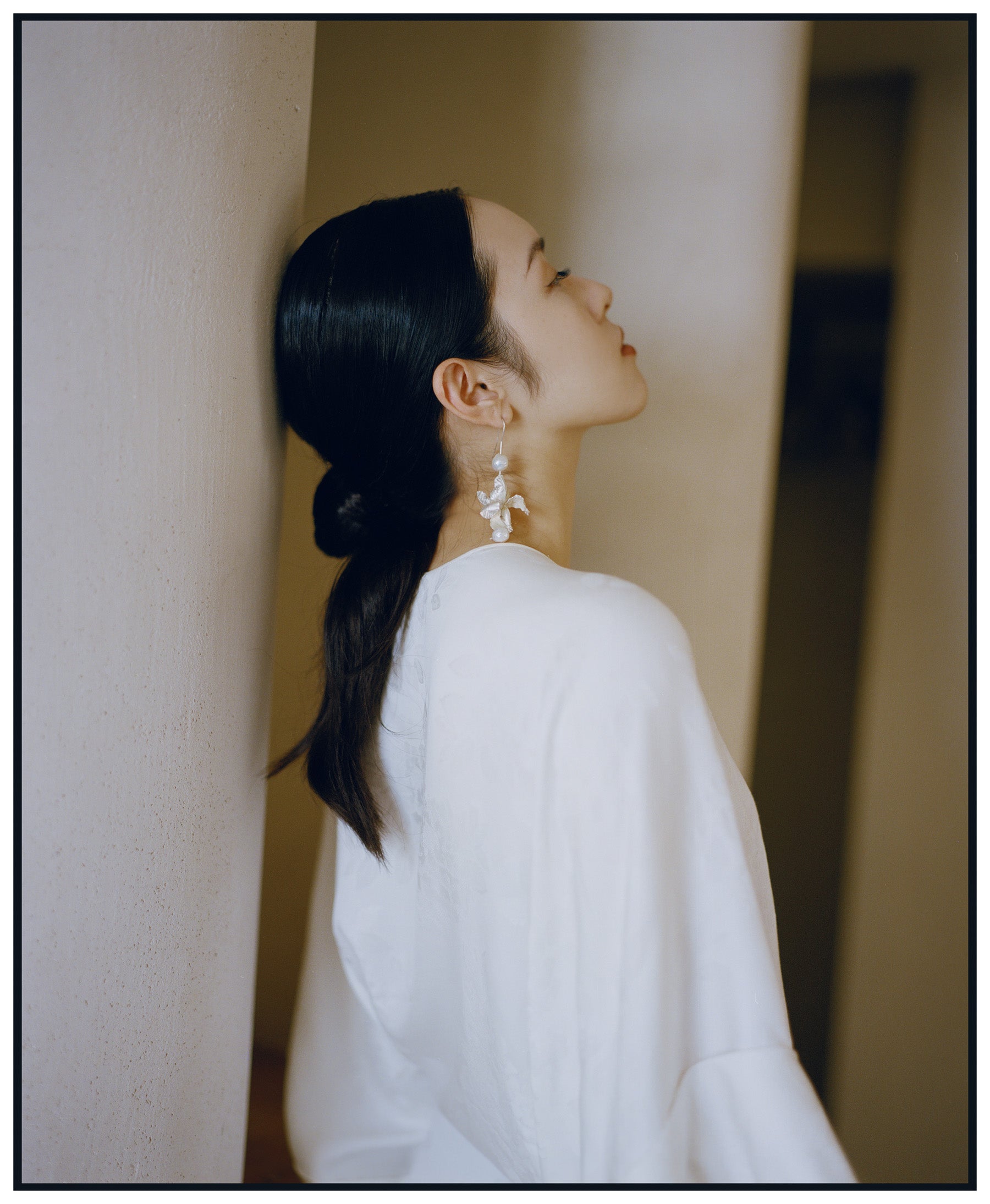 Iris Pearl Ear Hook