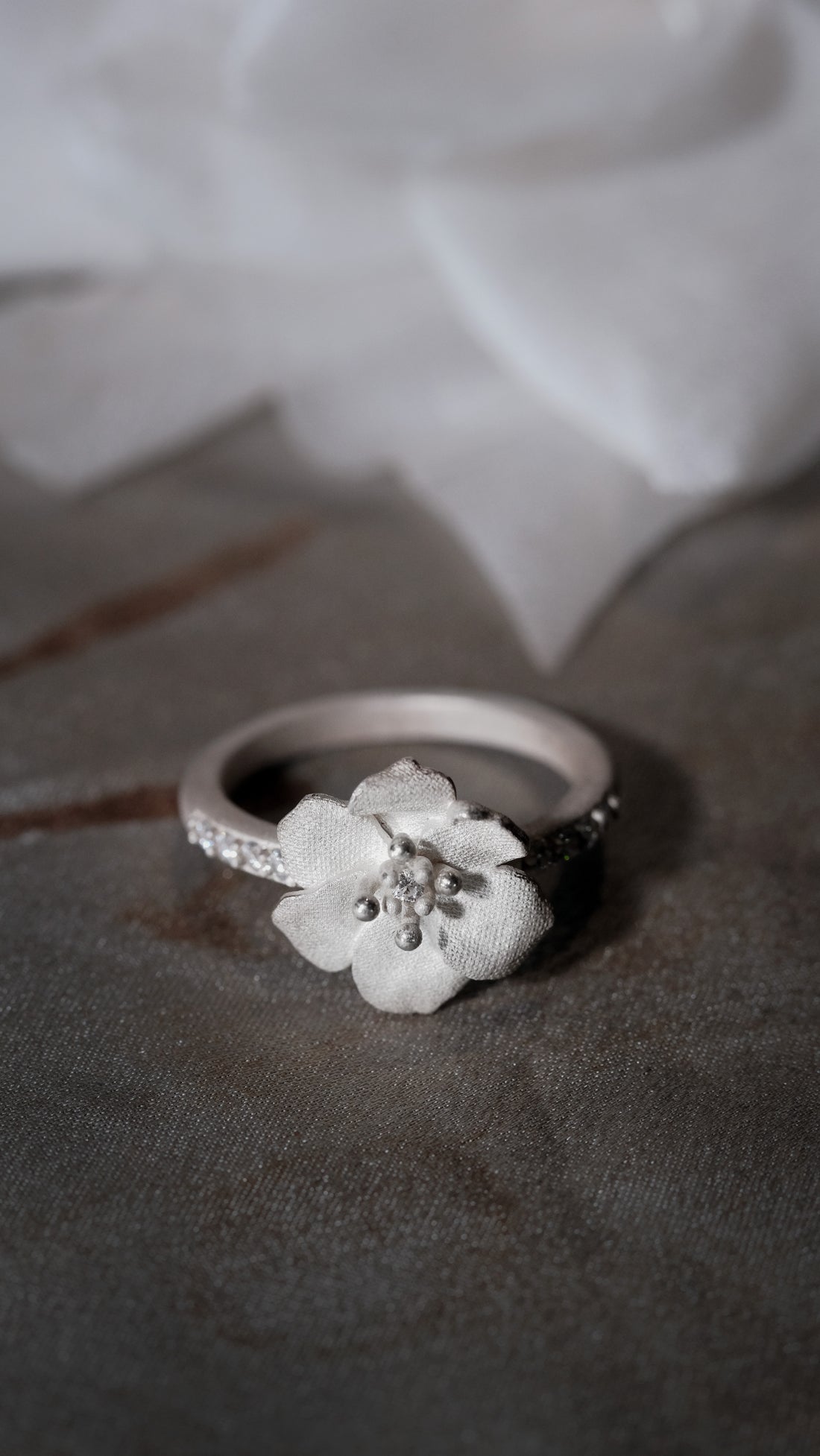 Weave Core Star Ring