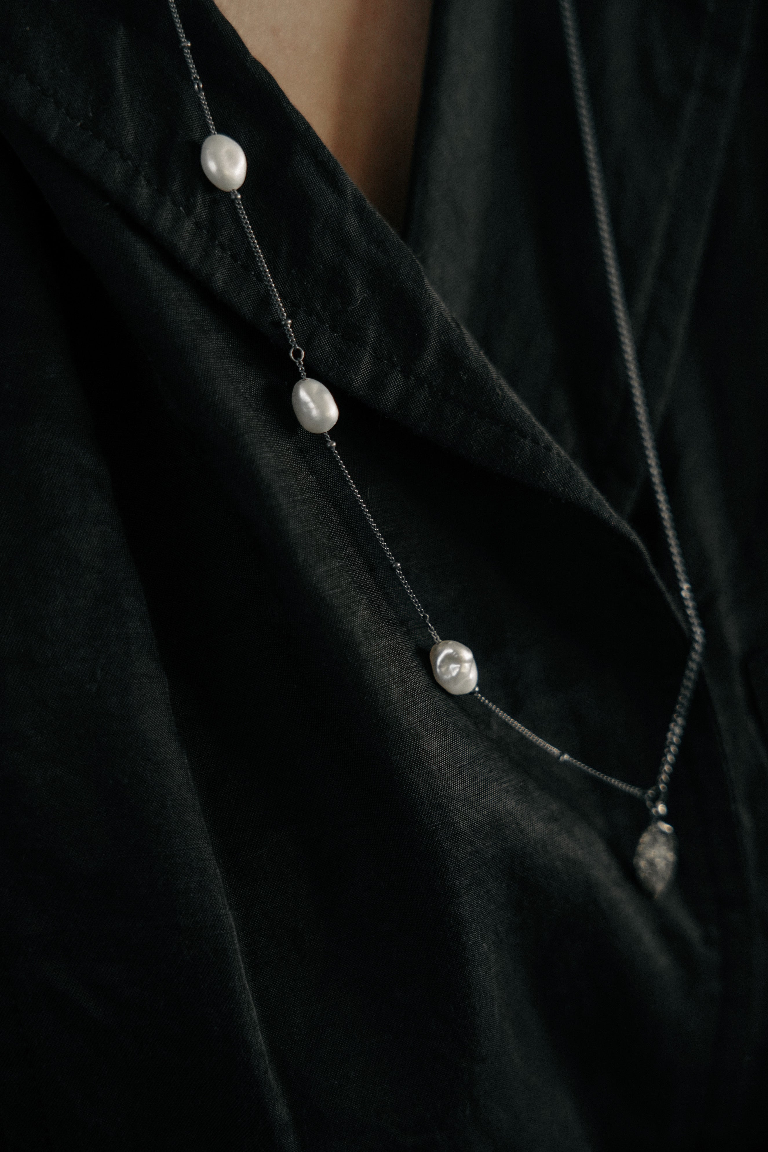 Leaf Stream Glow Pearl Chain