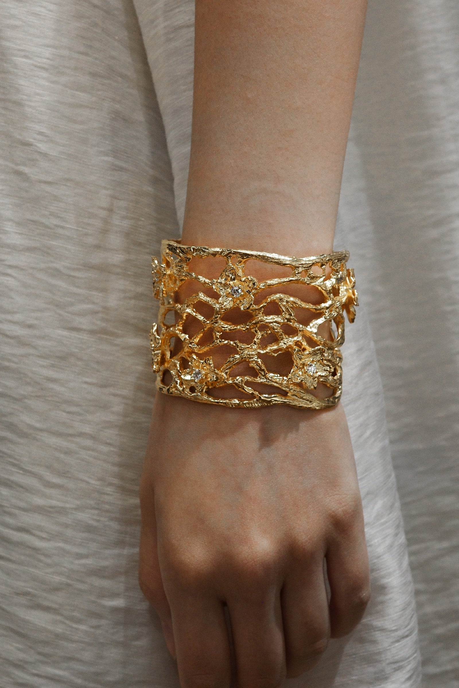 Gilded Floral Ripple Bracelet