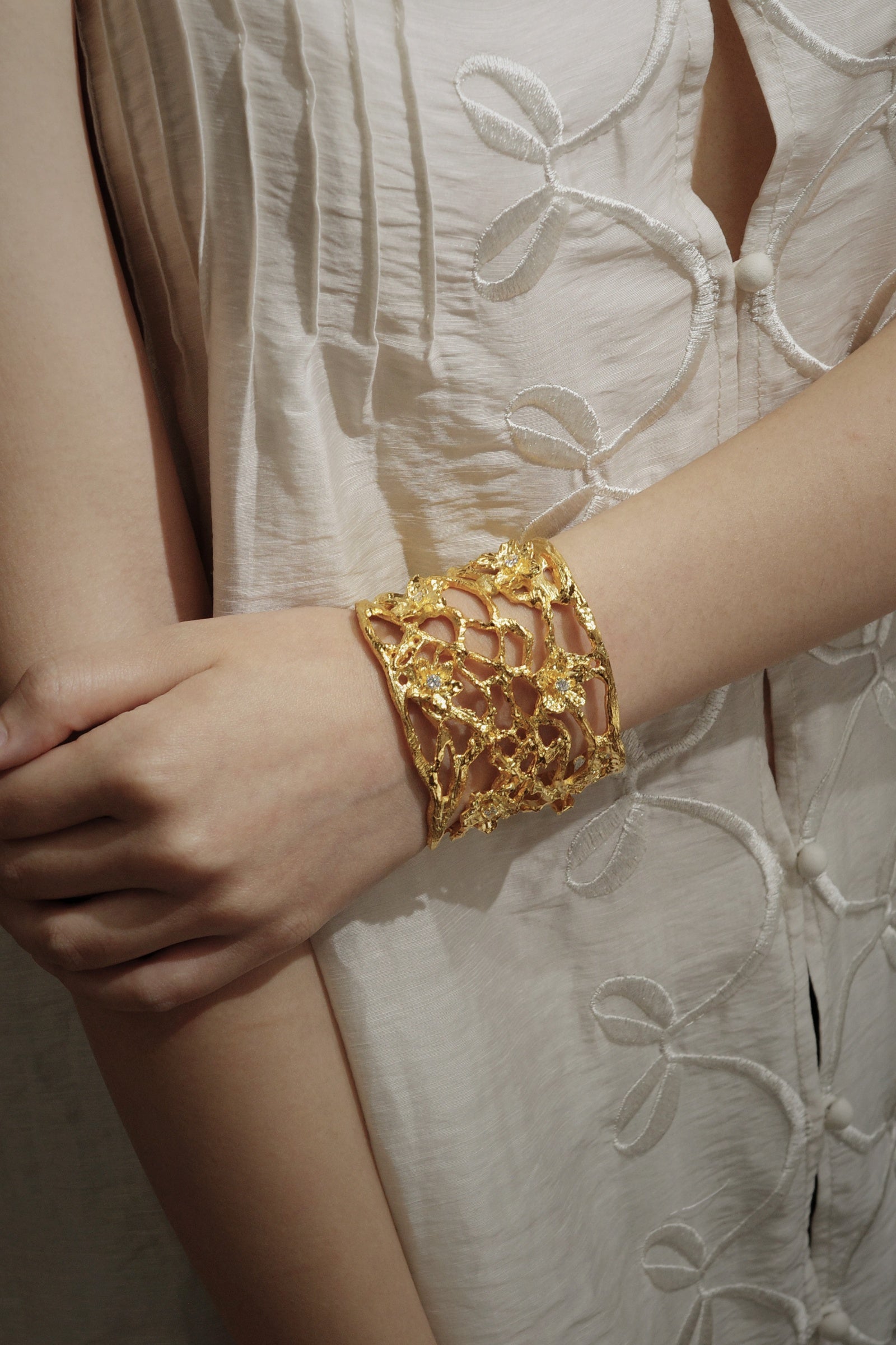 Gilded Floral Ripple Bracelet