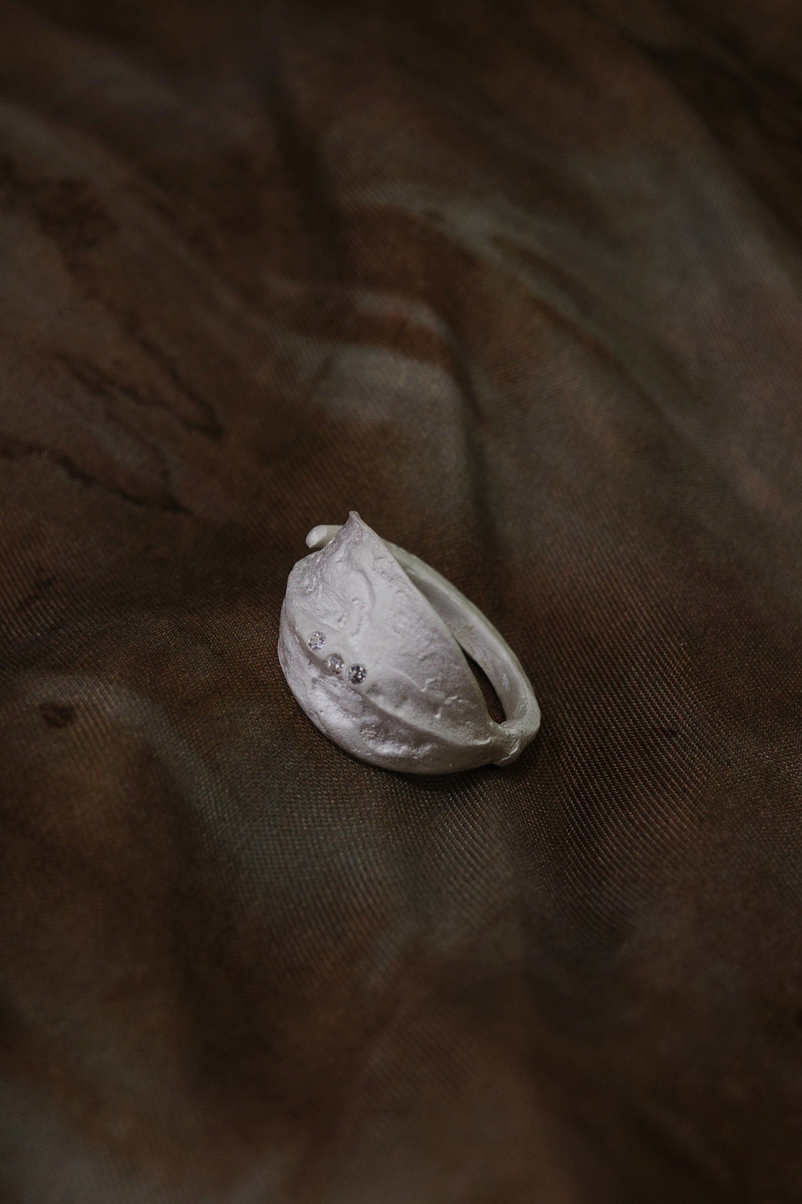Broadleaf Whisper Ring