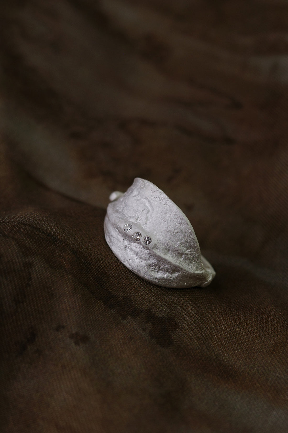 Broadleaf Whisper Ring