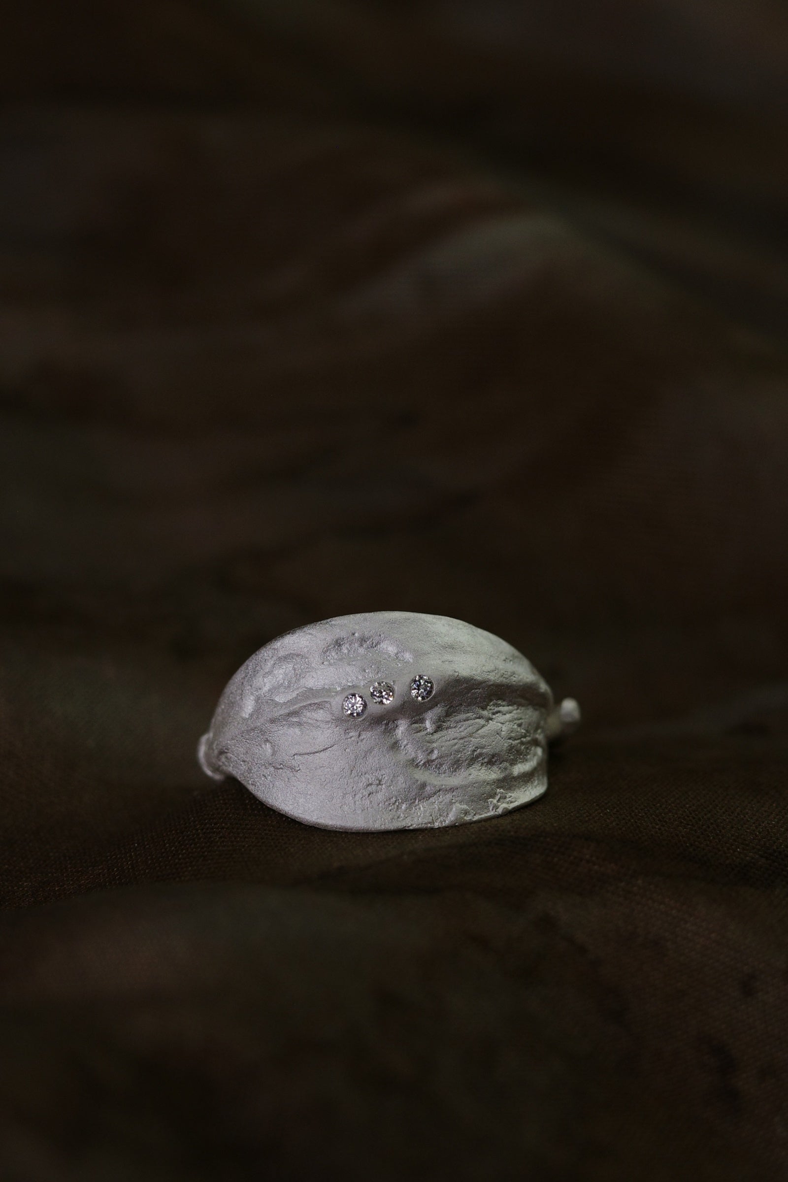 Broadleaf Whisper Ring